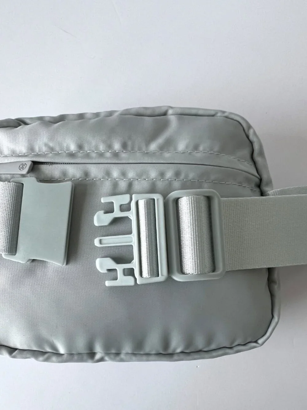 Gaiam Sidekick Sling Bag, Fanny Pack, or Crossbody Sky Blue, New - Picture 8 of 15
